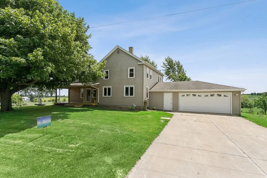 W3387 County Line Road, CLEVELAND