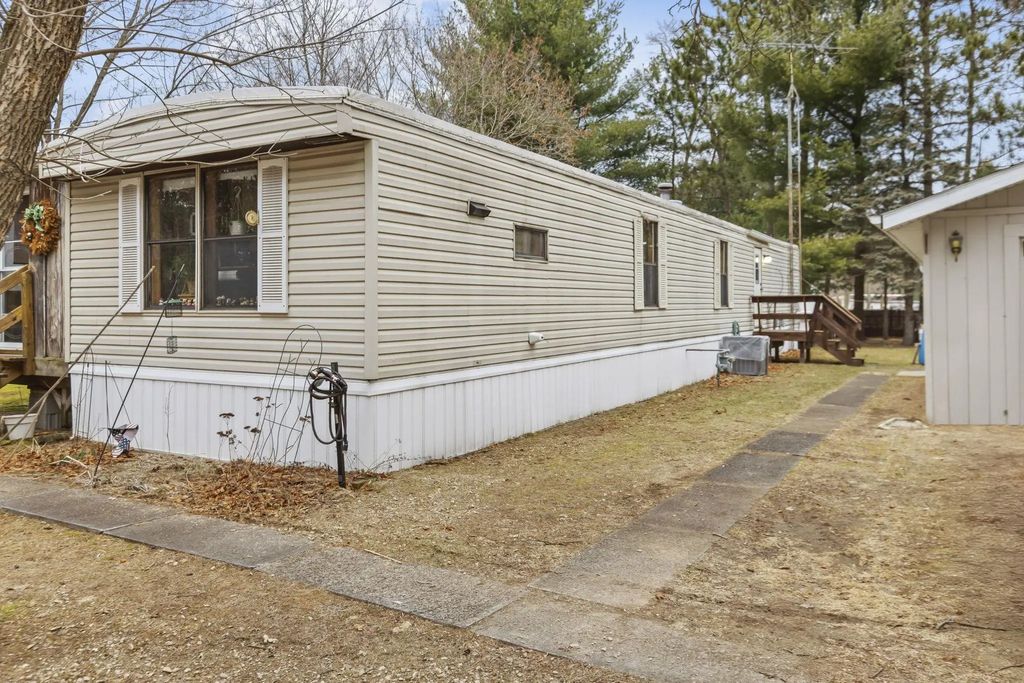 226 E Lohrville Avenue, REDGRANITE