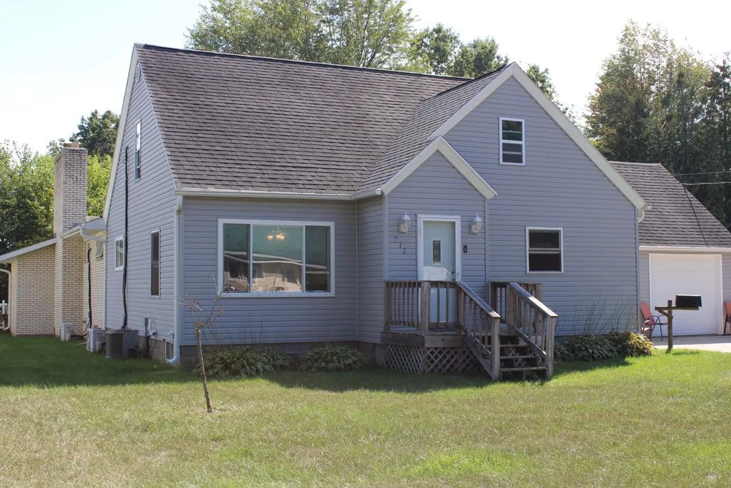 212 Highview Avenue, SHAWANO