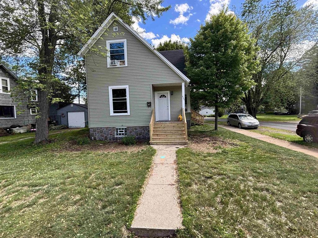 437 Carney Boulevard, MARINETTE
