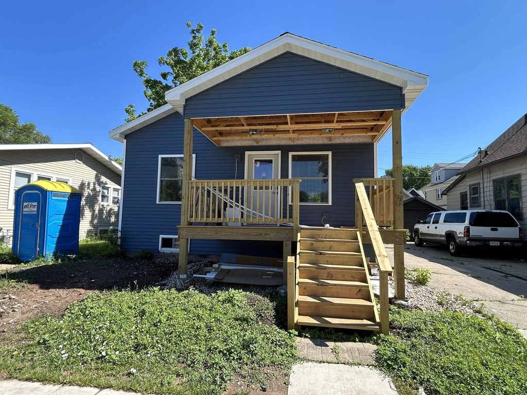 828 School Place, GREEN BAY