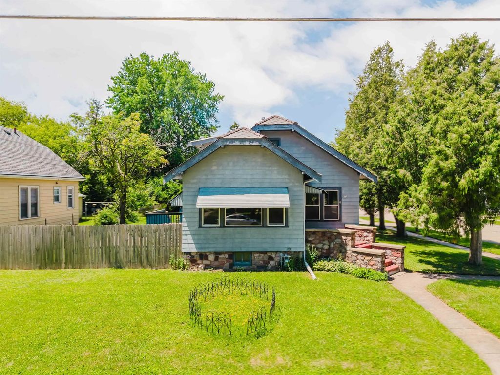 841 Mt Vernon Street, OSHKOSH