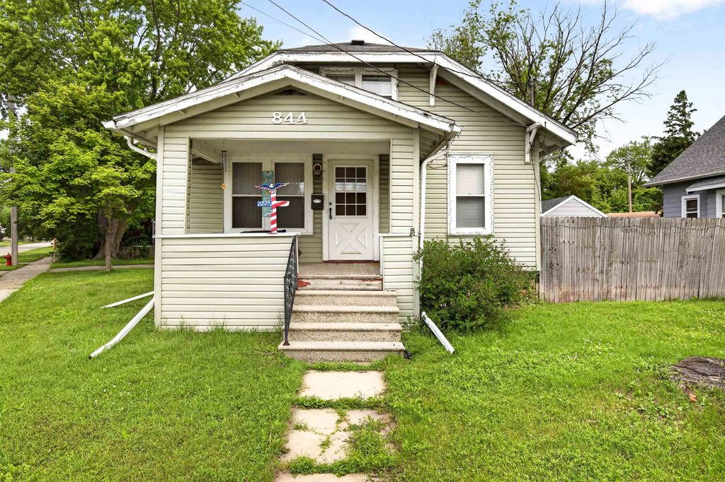 844 Appleton Road, MENASHA