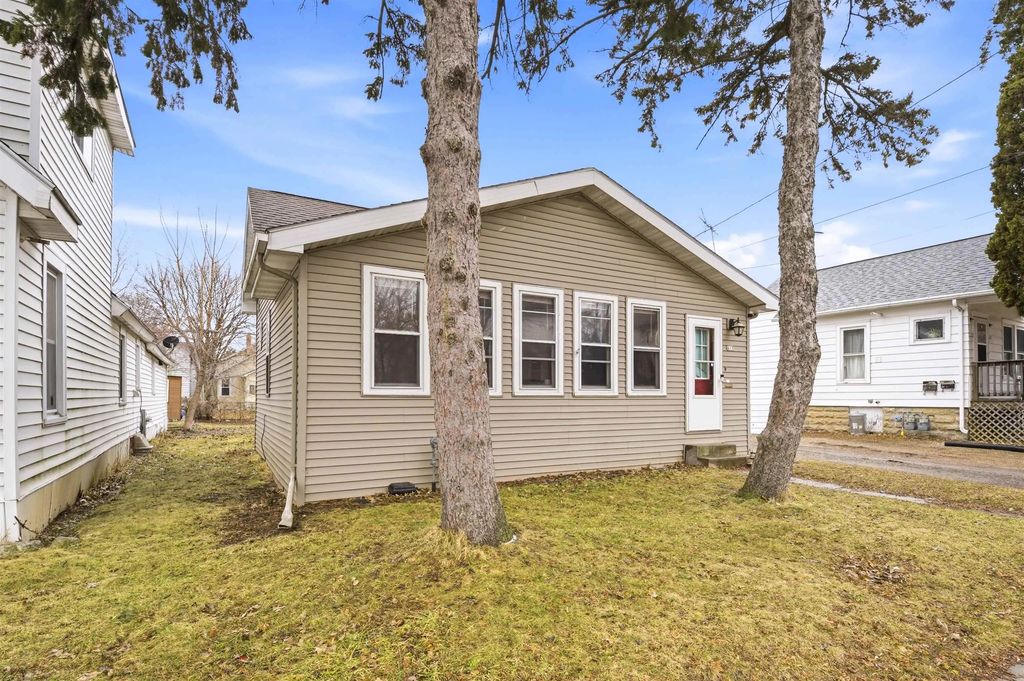 613 Shawano Avenue, OSHKOSH