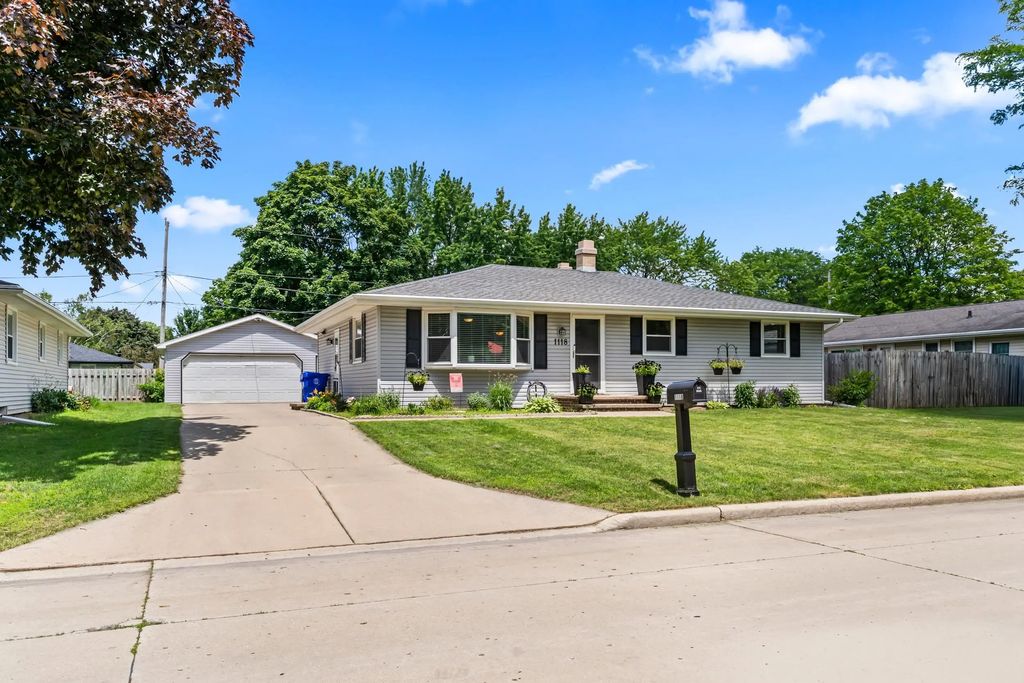 1118 E Park Hills Drive, APPLETON