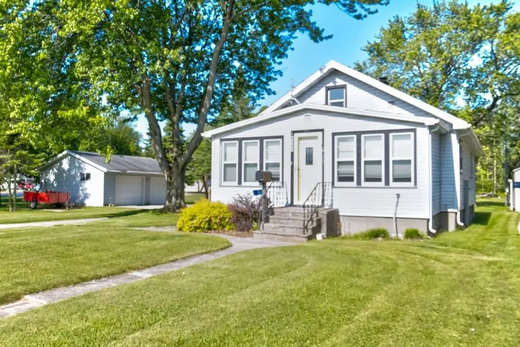 4131 10th Street, MENOMINEE