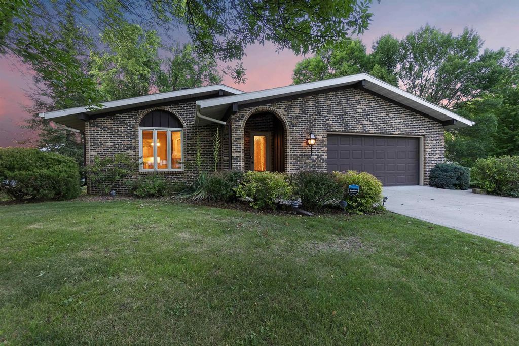 323 Old Pioneer Road, FOND DU LAC