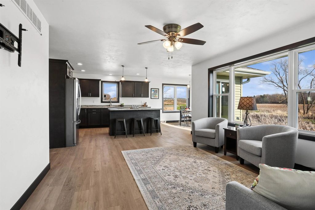 559 Summer Drive, BRILLION