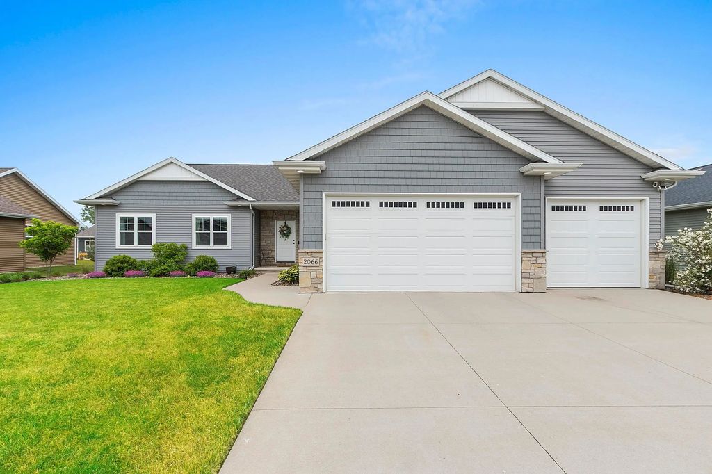 2066 W Heron Lane, APPLETON