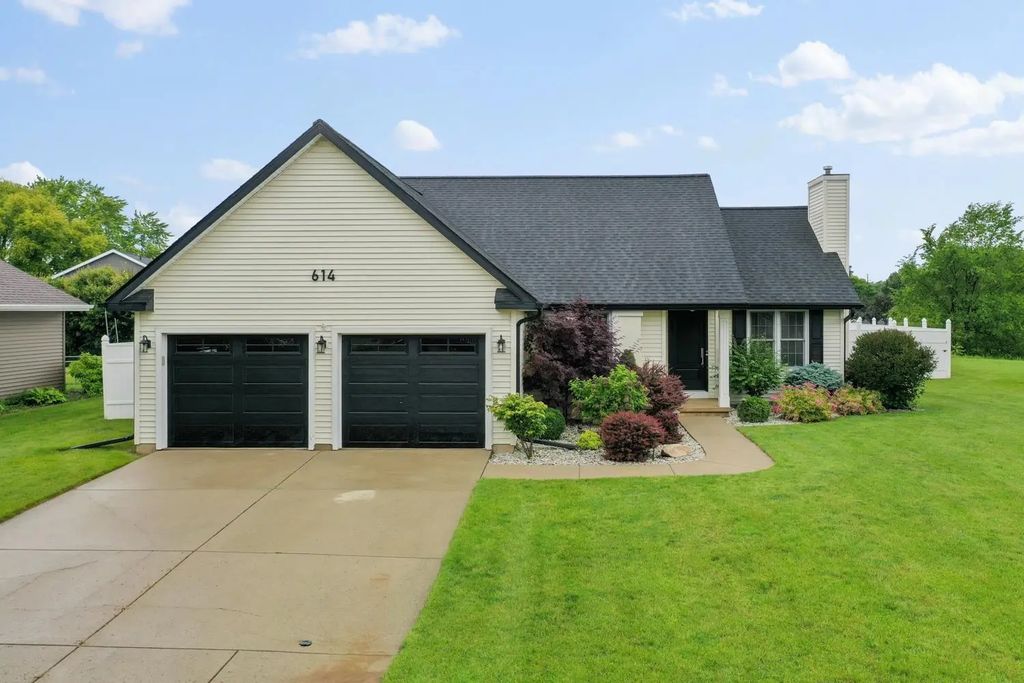 614 Stonehedge Road, GREEN BAY