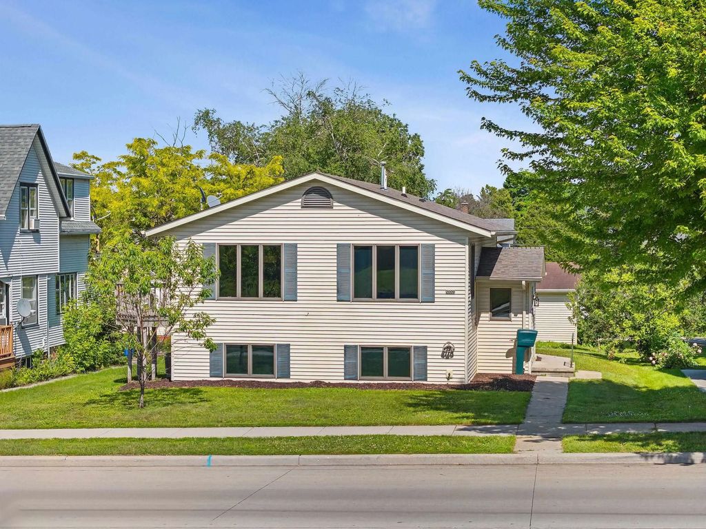 2009 S 10th Street, MANITOWOC