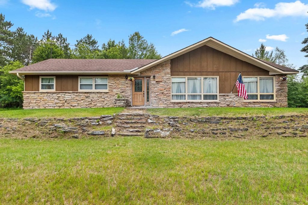 W8528 Kuchta Road, CRIVITZ