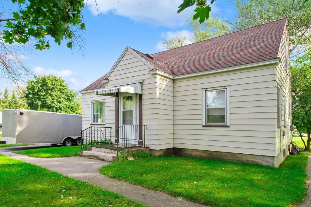 N140 West Drive, MENOMINEE