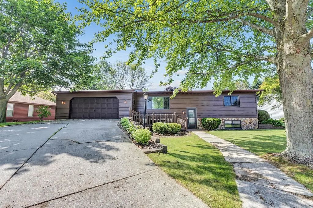 1315 Sunrise Court, KEWAUNEE