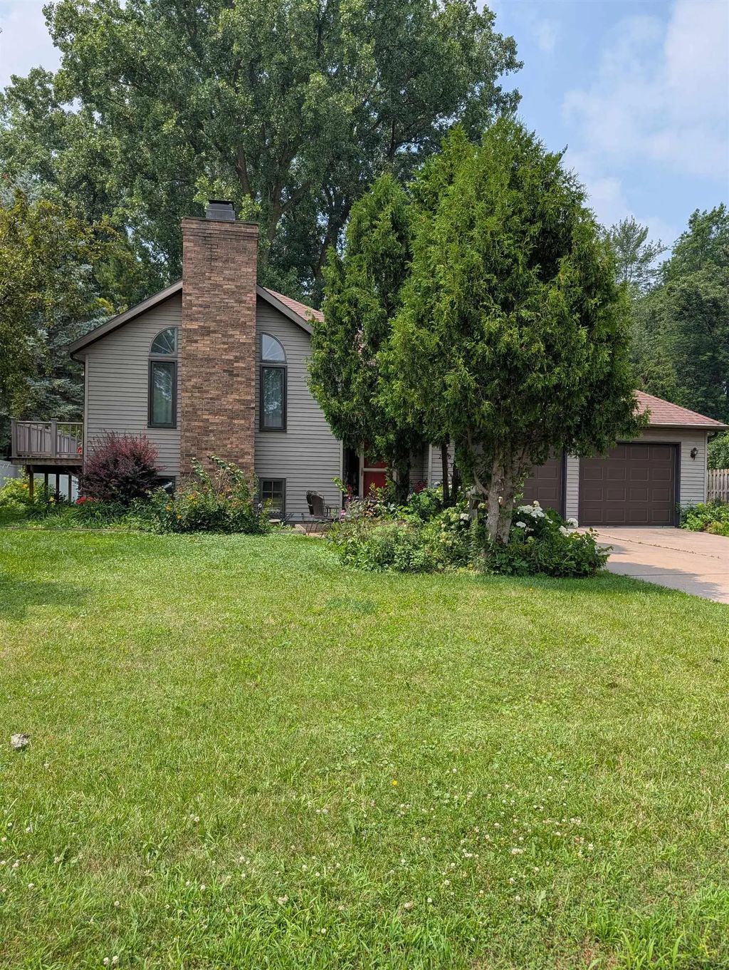 2050 Hilltop Drive, ASHWAUBENON