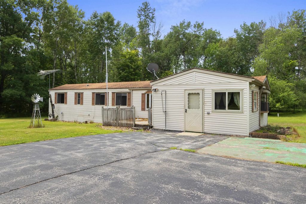 N8771 Pines Road, WAUSAUKEE