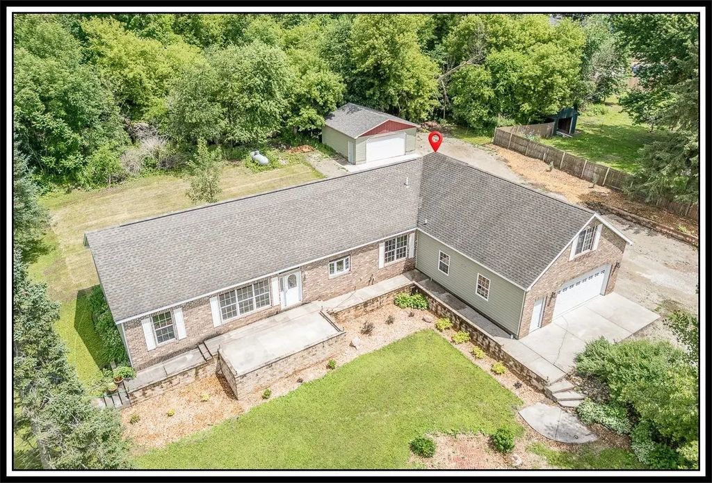 N4816 County Road B, NEW LONDON