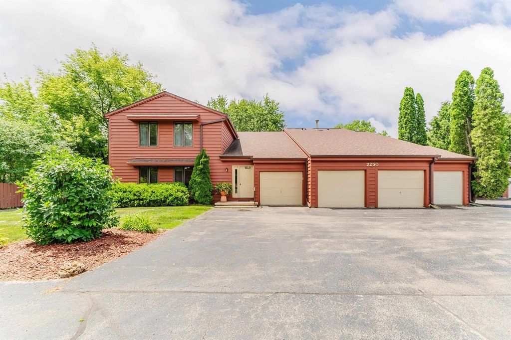2250 Meadowbrook Court Unit C, OSHKOSH
