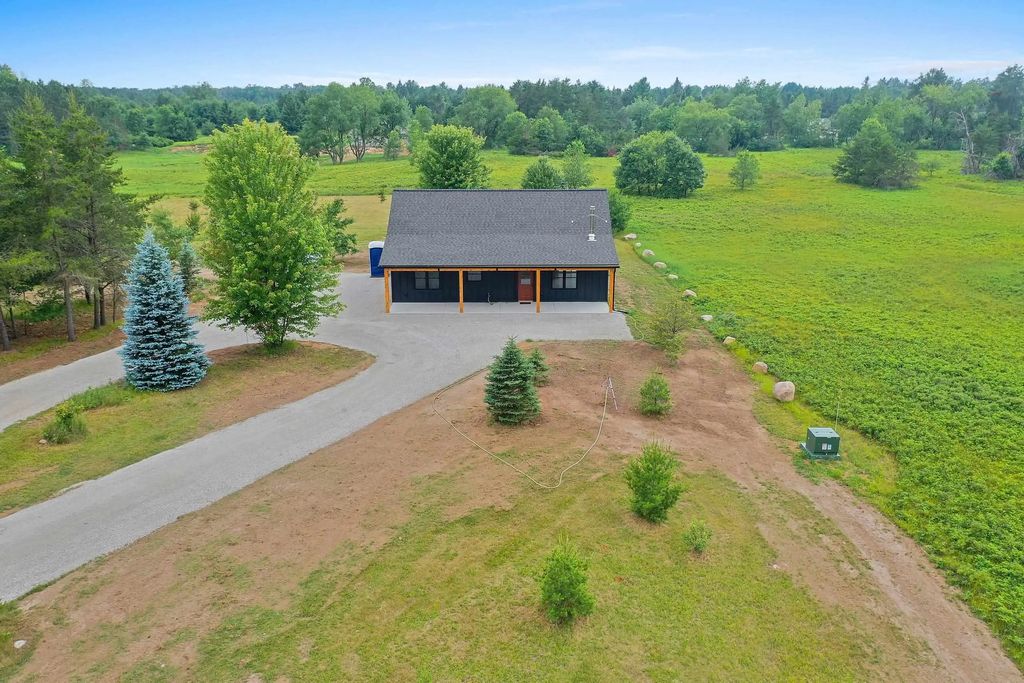 N9421 Baker Lane, CRIVITZ