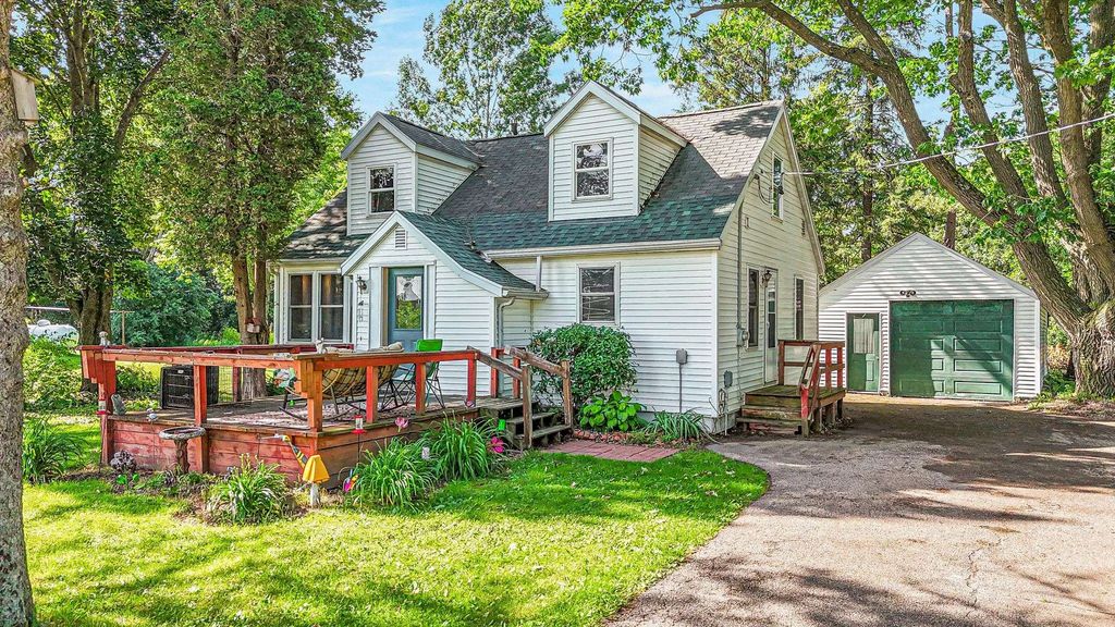111 W Railroad Street, Bowler