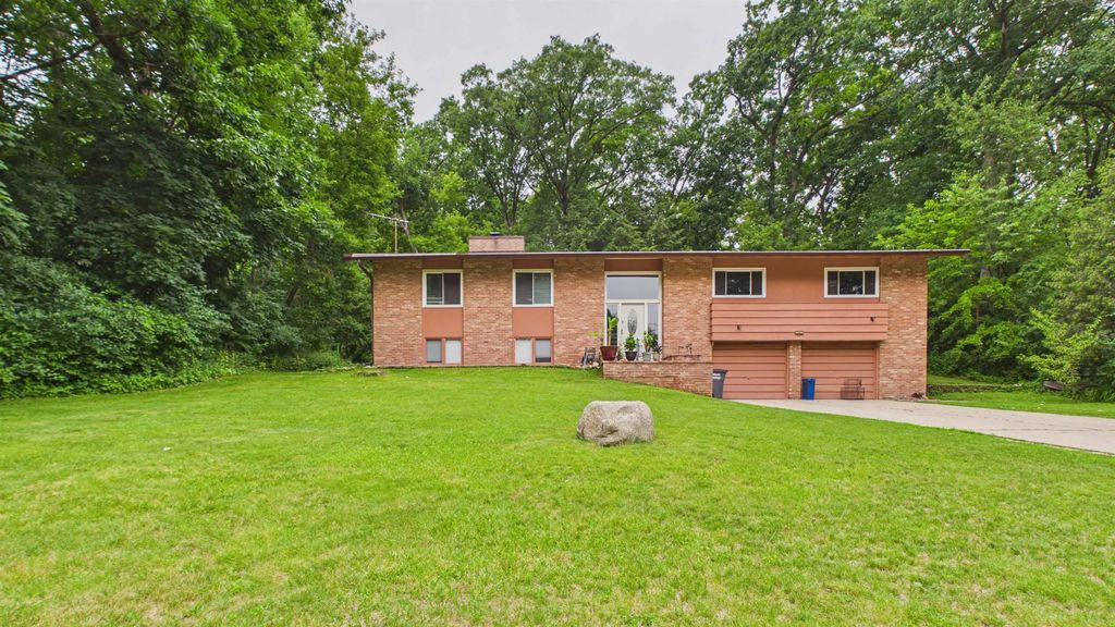 2450 Brenner Place, GREEN BAY