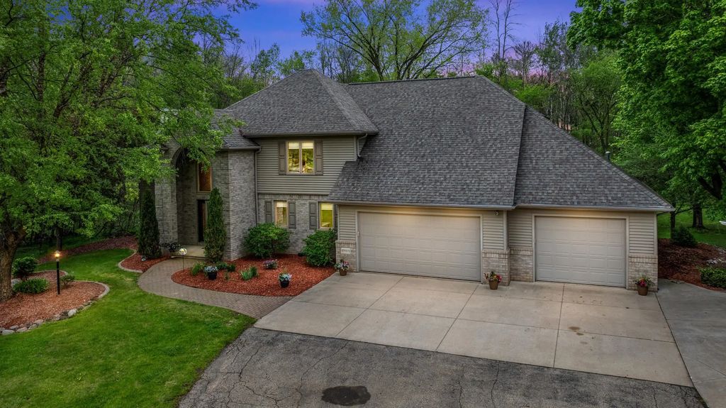 W8678 Hillview Road, HORTONVILLE