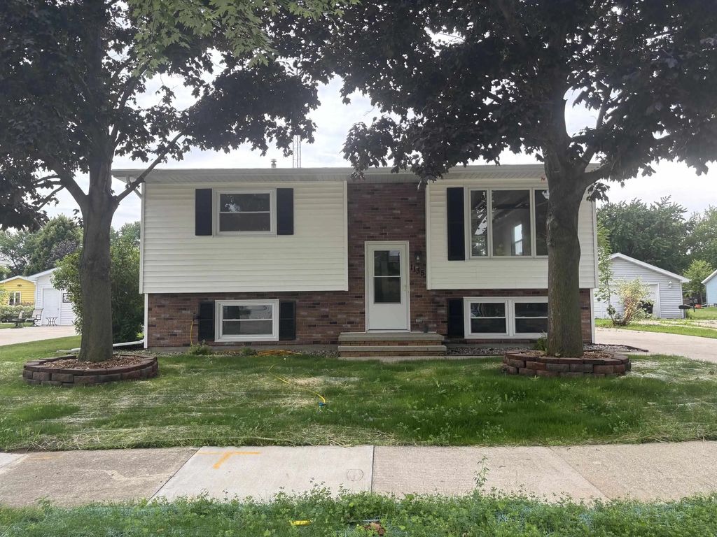 1135 Greenfield Trail, OSHKOSH