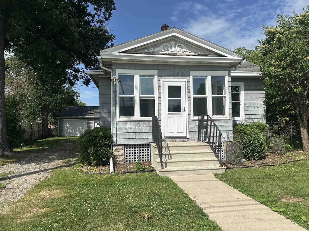 312 E Franklin Avenue, NEENAH