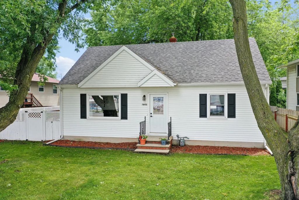 1643 W Mason Street, GREEN BAY
