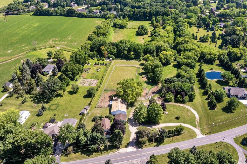 1866 Oakridge Road, NEENAH