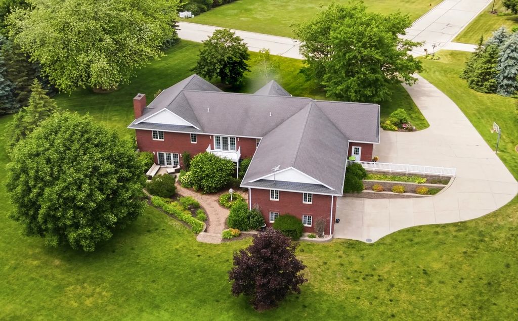 1 W Cedar Street, HILBERT