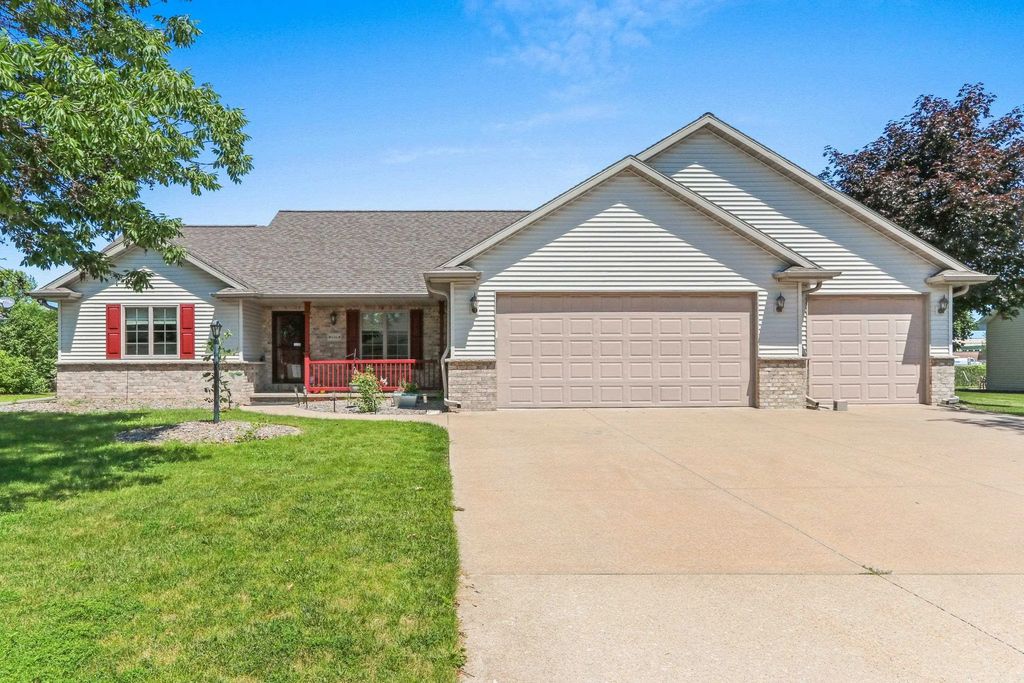 W6164 Shagbark Hickory Lane, MENASHA