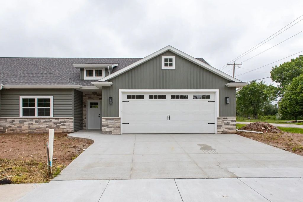 N9095 Southtowne Drive, MENASHA