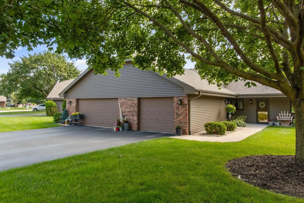 91 Spencer Village Court, APPLETON
