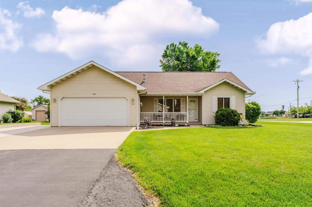 1202 Willow Bend Lane, OSHKOSH