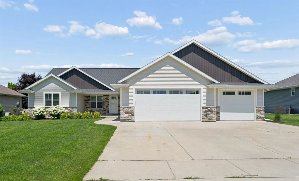 3535 Glen Oaks Pass, GREEN BAY