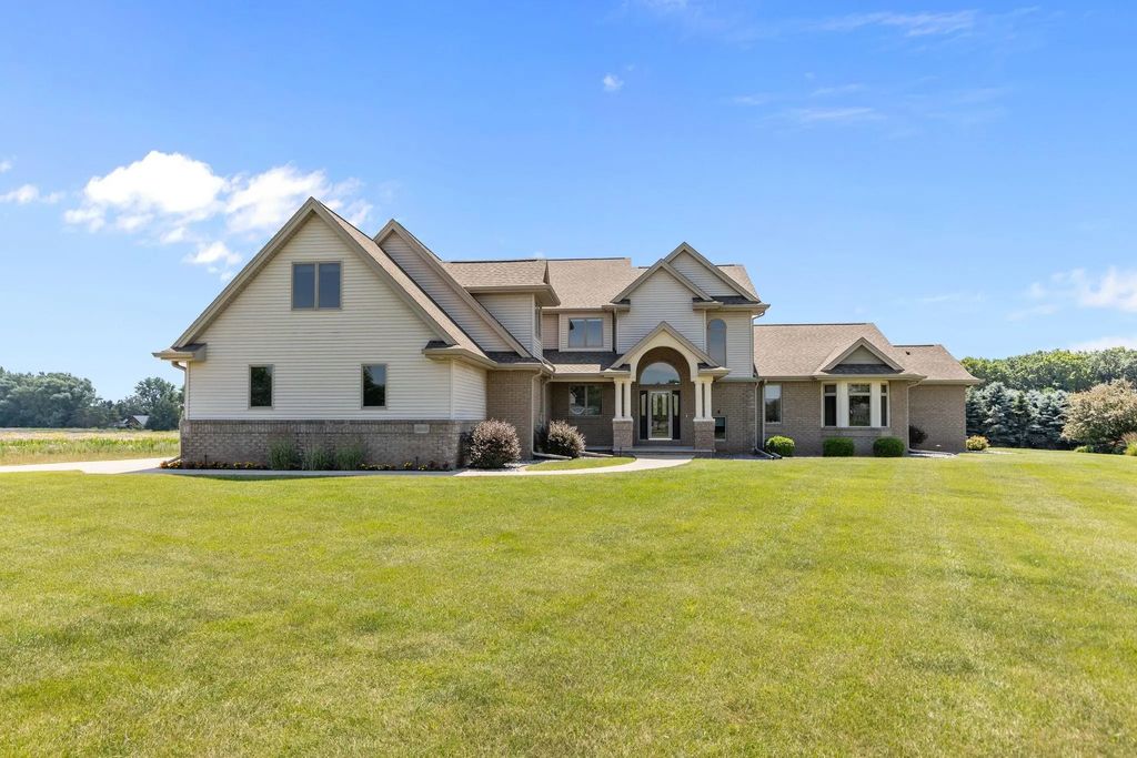 W7415 Ridgetop Drive, NEENAH