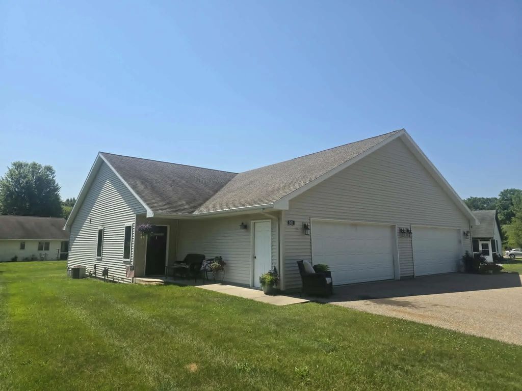 961 Charles Wright Drive, WAUPACA