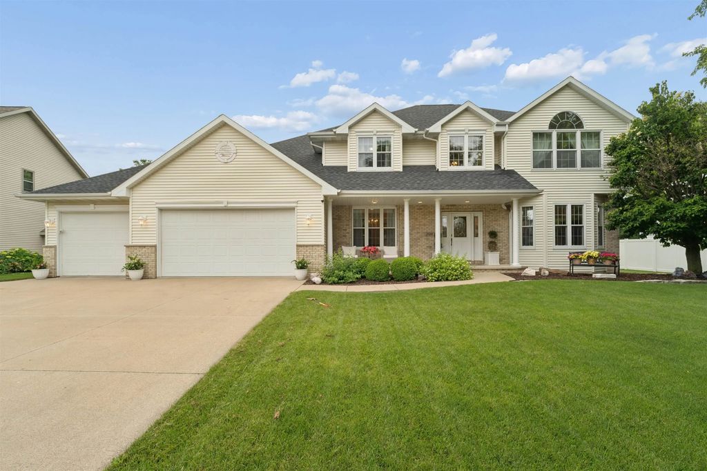 208 E Apple Creek Road, APPLETON