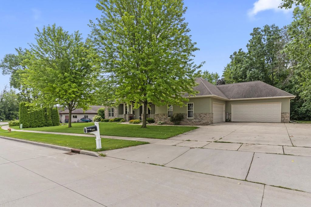 1055 Zacher Drive, OSHKOSH