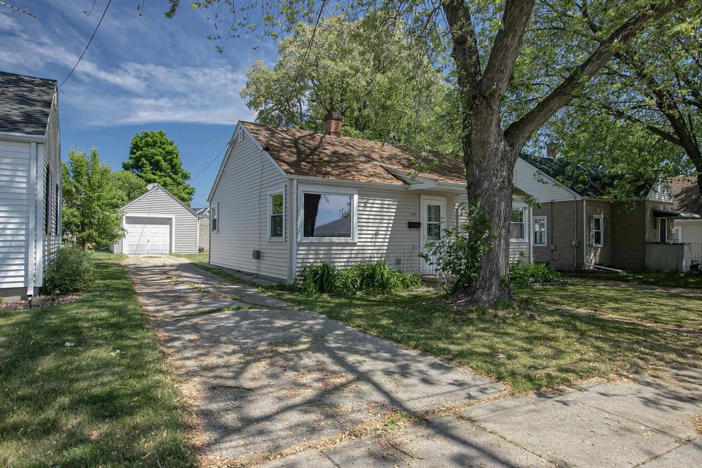 722 Roosevelt Street, MENASHA