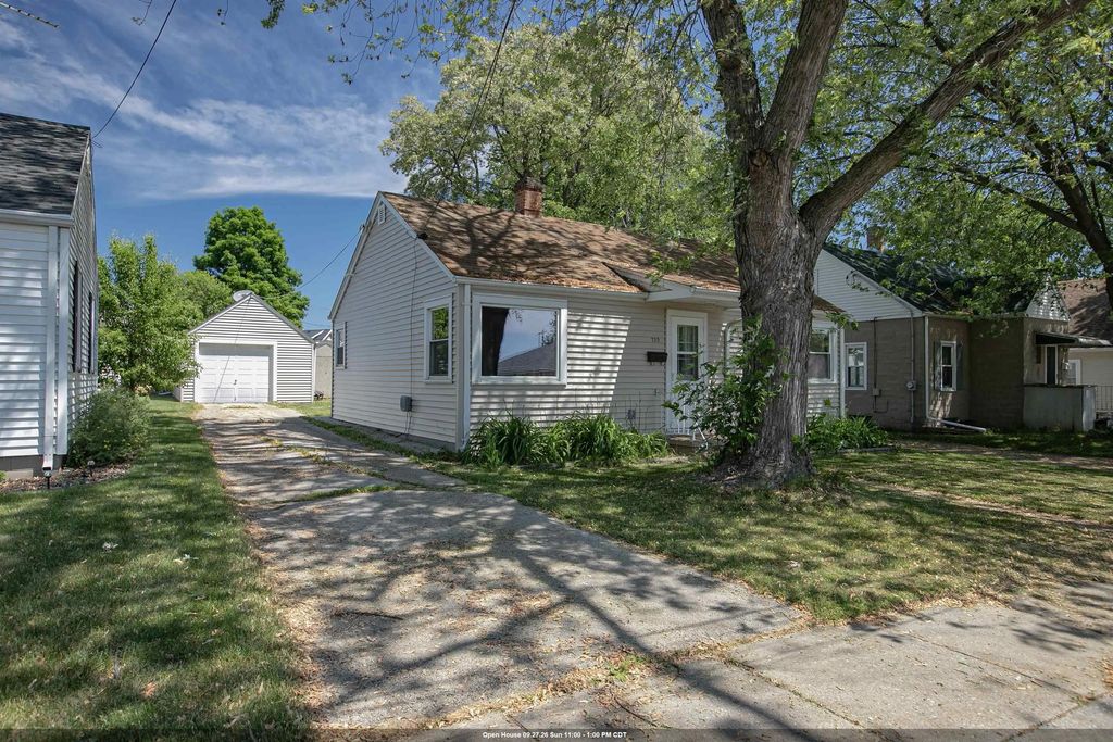 722 Roosevelt Street, MENASHA