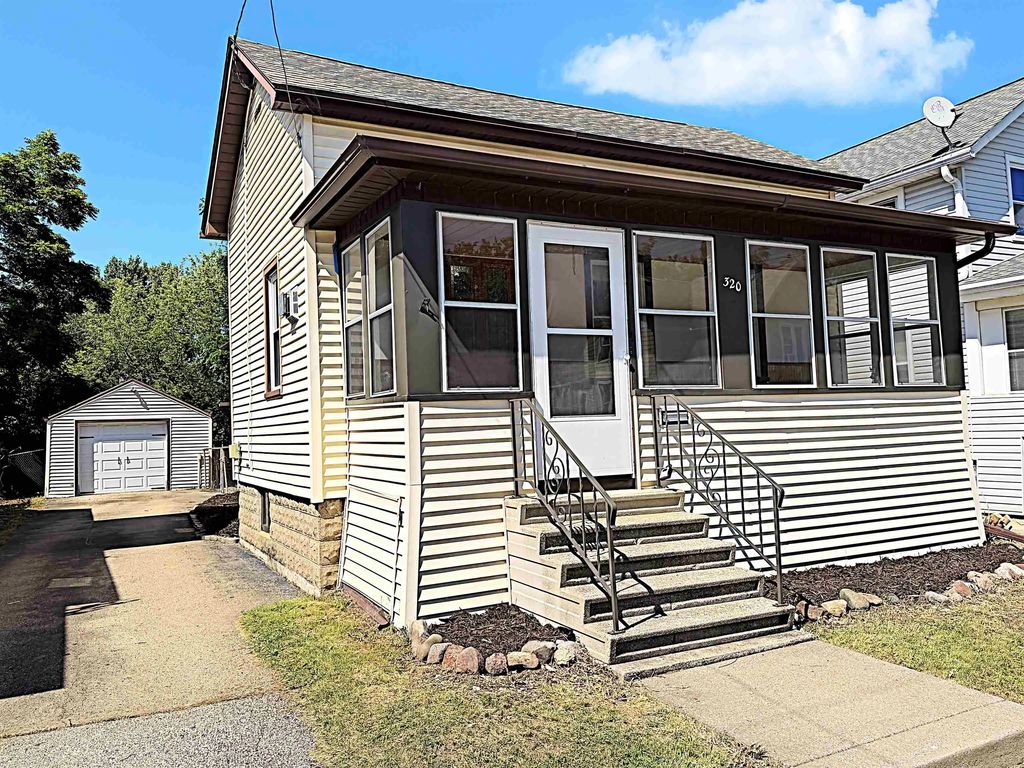 320 E Parkway Avenue, OSHKOSH