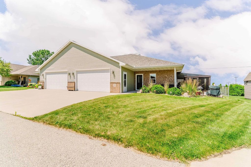 320d E Evergreen Drive, KAUKAUNA
