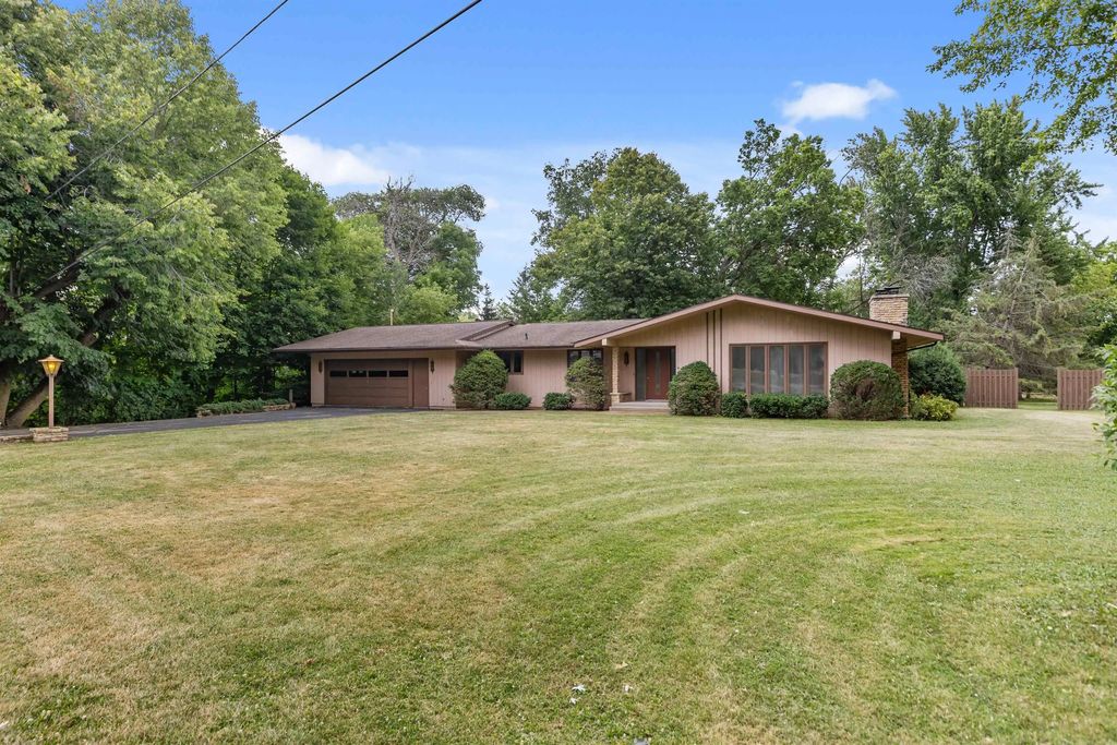 W6425 Lakeview Court, MENASHA