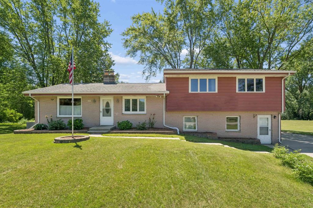 2241 Wallace Lake Road, WEST BEND