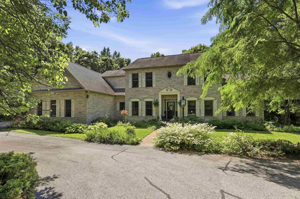 4950 Plummers Point Road, OSHKOSH
