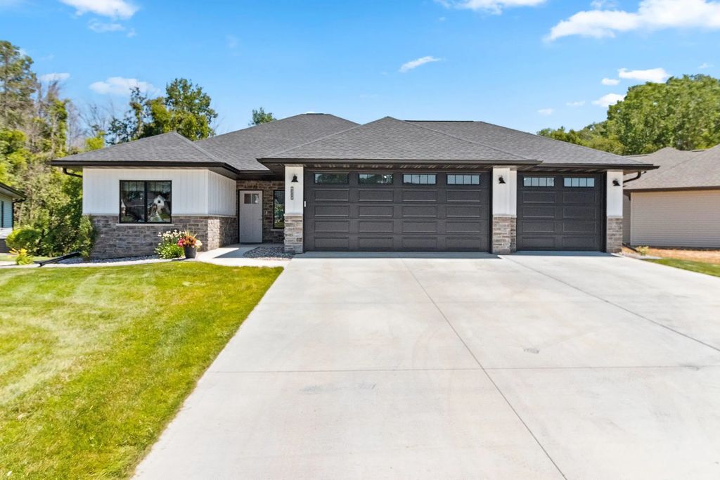 2685 Chambers Crossing, GREEN BAY