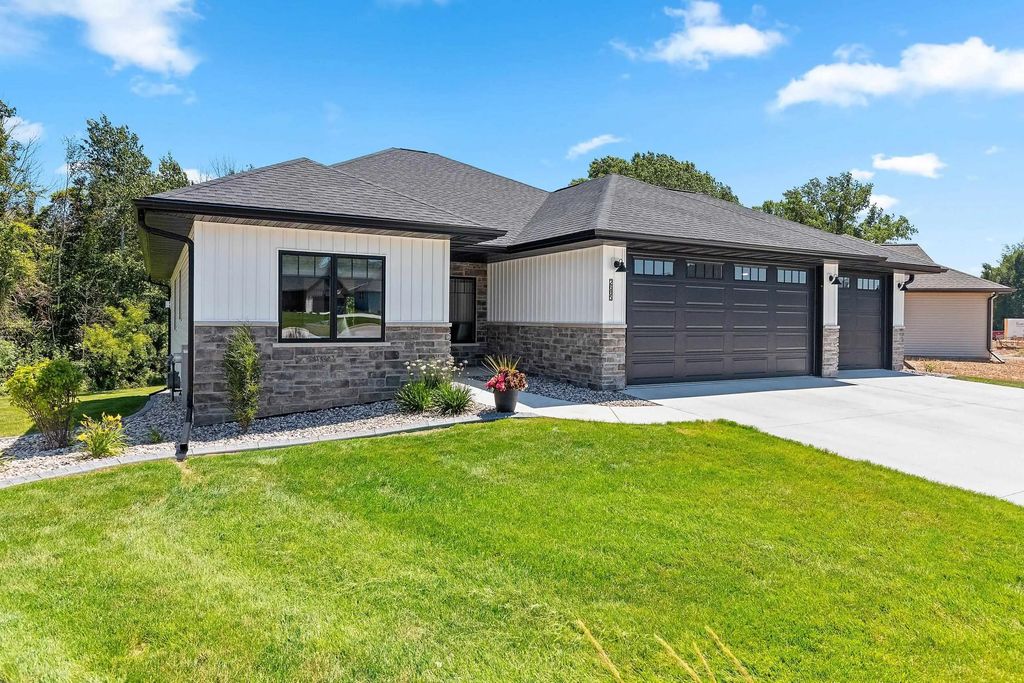 2685 Chambers Crossing, GREEN BAY
