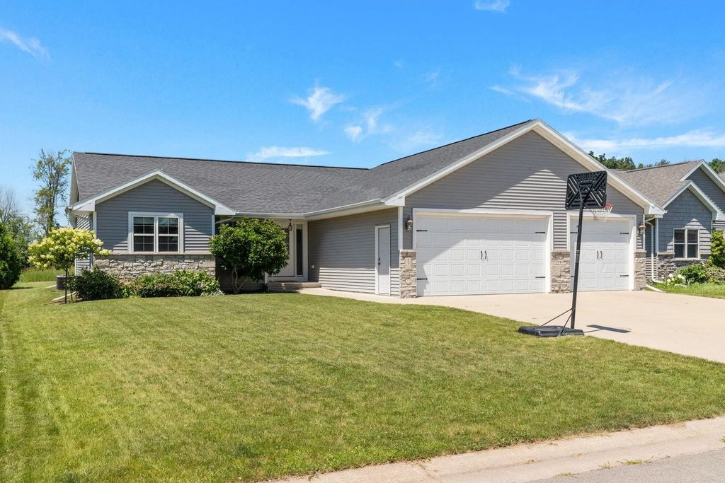 N8973 Spring Valley Road, MENASHA
